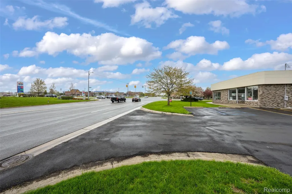 1989 N Opdyke Road Auburn Hills City MI 48326