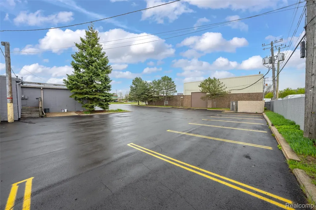 1989 N Opdyke Road Auburn Hills City MI 48326