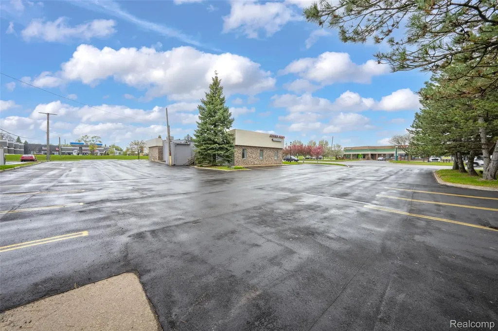 1989 N Opdyke Road Auburn Hills City MI 48326