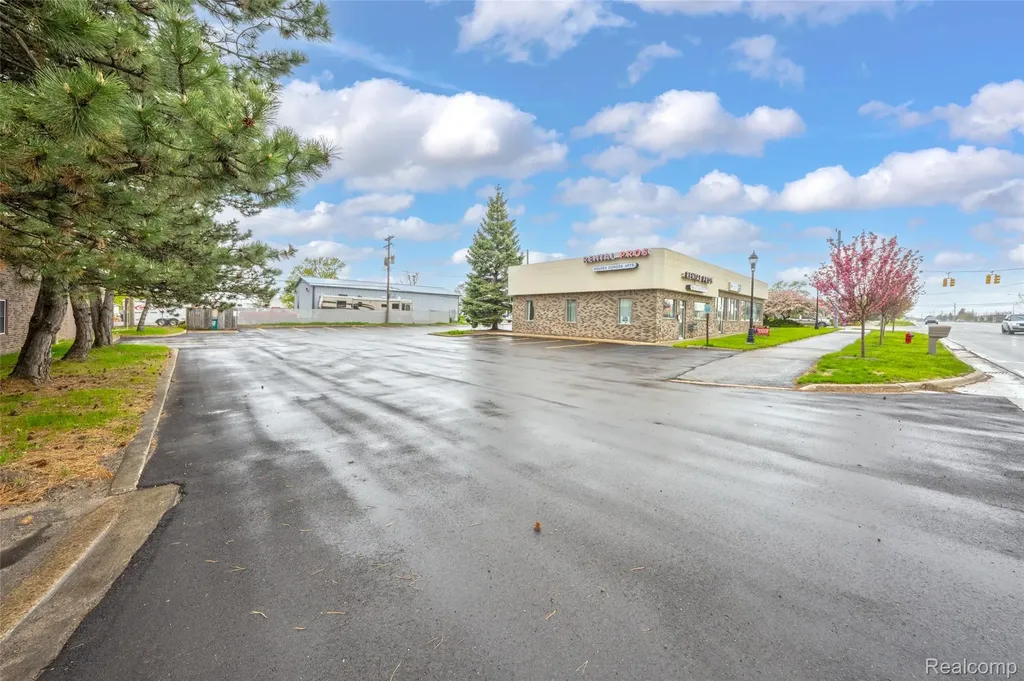 1989 N Opdyke Road Auburn Hills City MI 48326