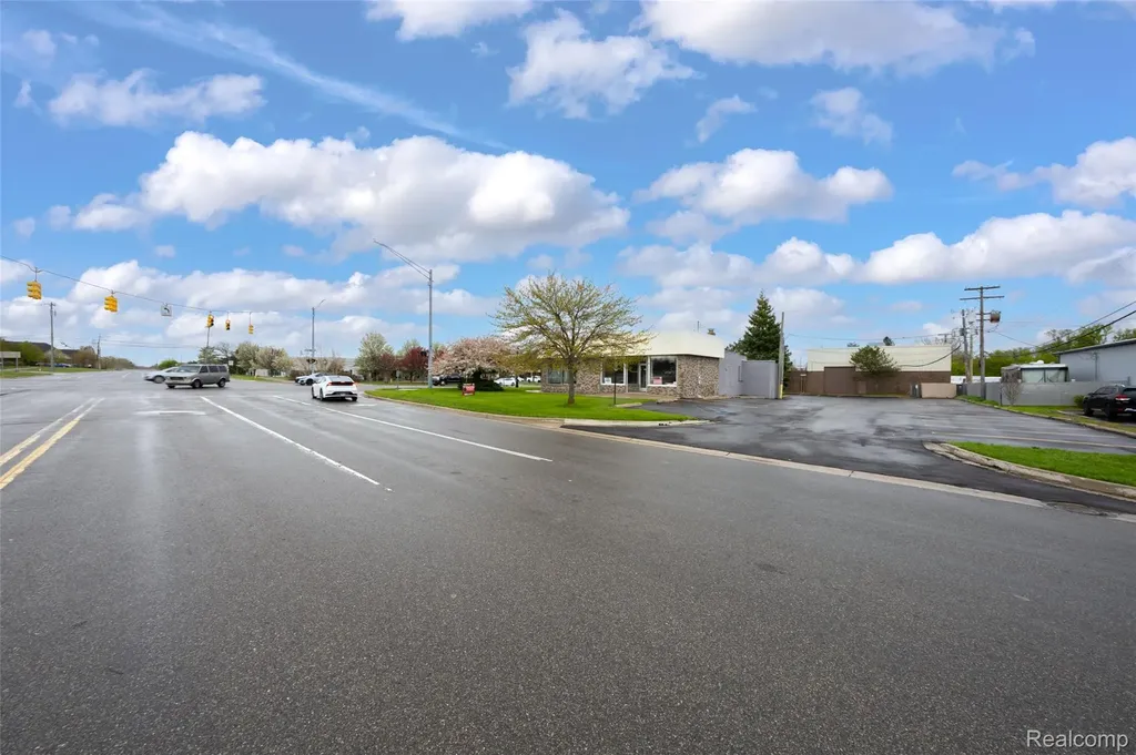 1989 N Opdyke Road Auburn Hills City MI 48326