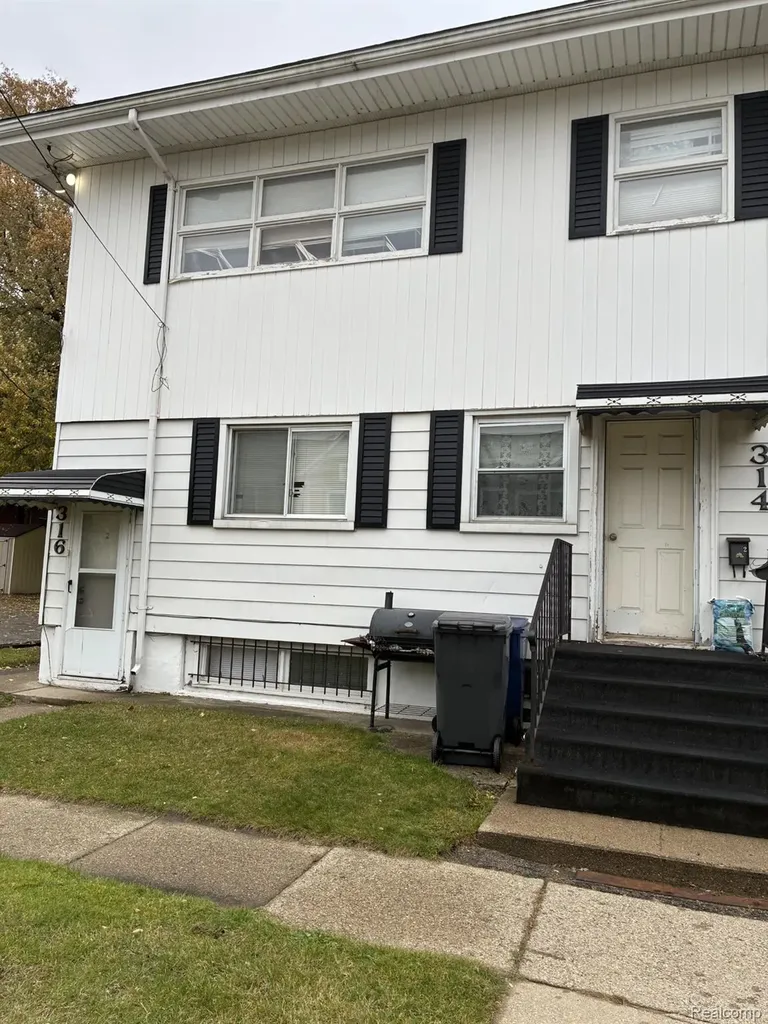 314 E 4th Street Flint City MI 48502