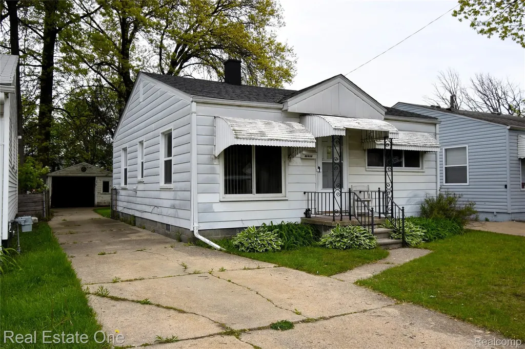 11327 Sherman Avenue Warren City MI 48089