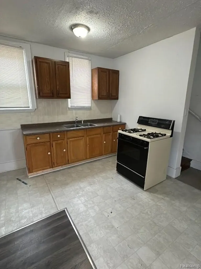 2376 Leslie Street Detroit City MI 48238