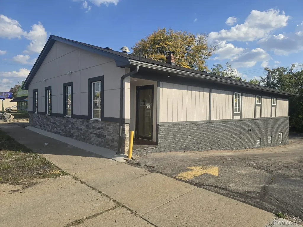 1095 W Huron Street Waterford Charter Township MI 48328