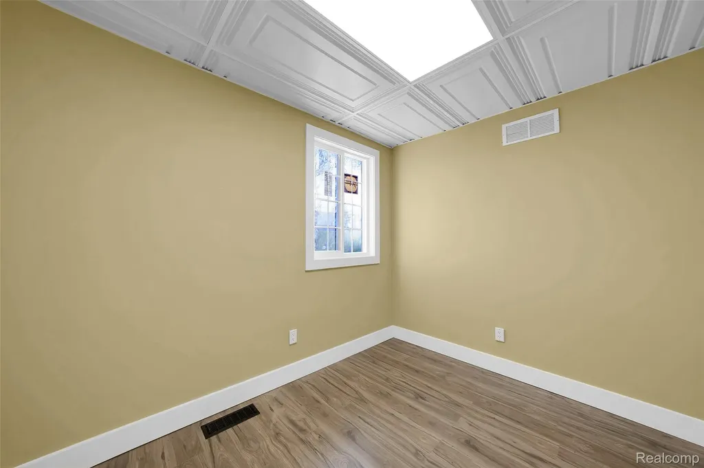 1095 W Huron Street Waterford Charter Township MI 48328