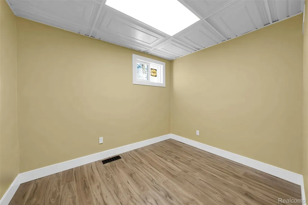 1095 W Huron Street Waterford Charter Township MI 48328