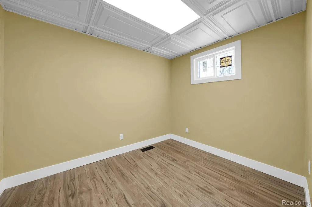 1095 W Huron Street Waterford Charter Township MI 48328