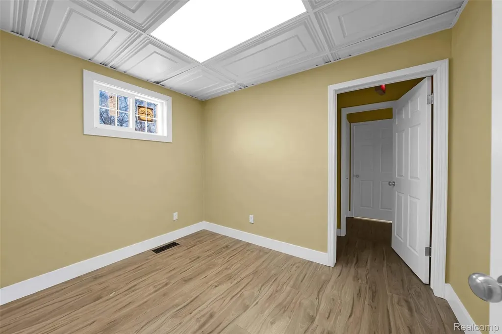 1095 W Huron Street Waterford Charter Township MI 48328