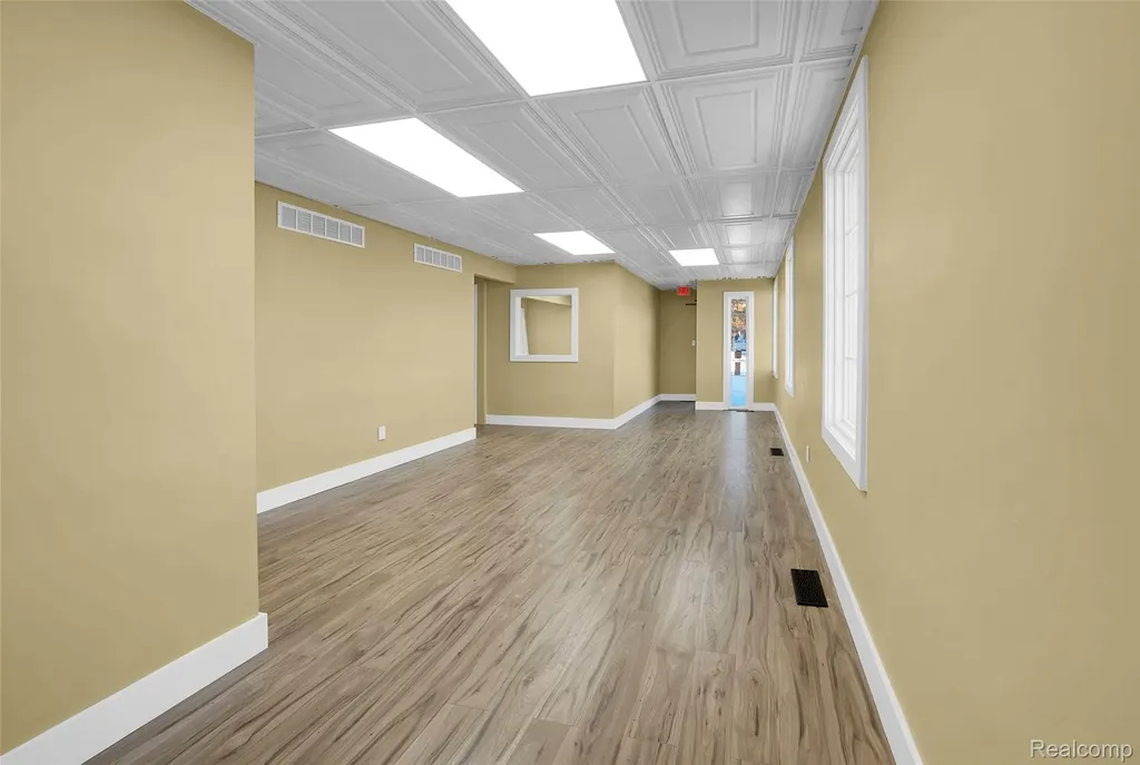 1095 W Huron Street Waterford Charter Township MI 48328