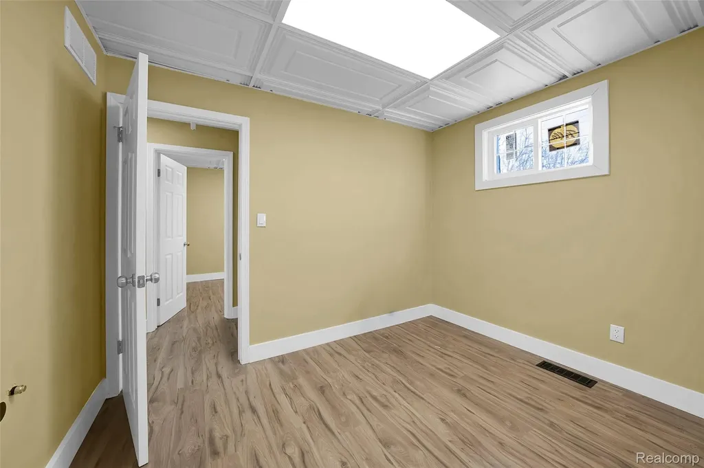 1095 W Huron Street Waterford Charter Township MI 48328