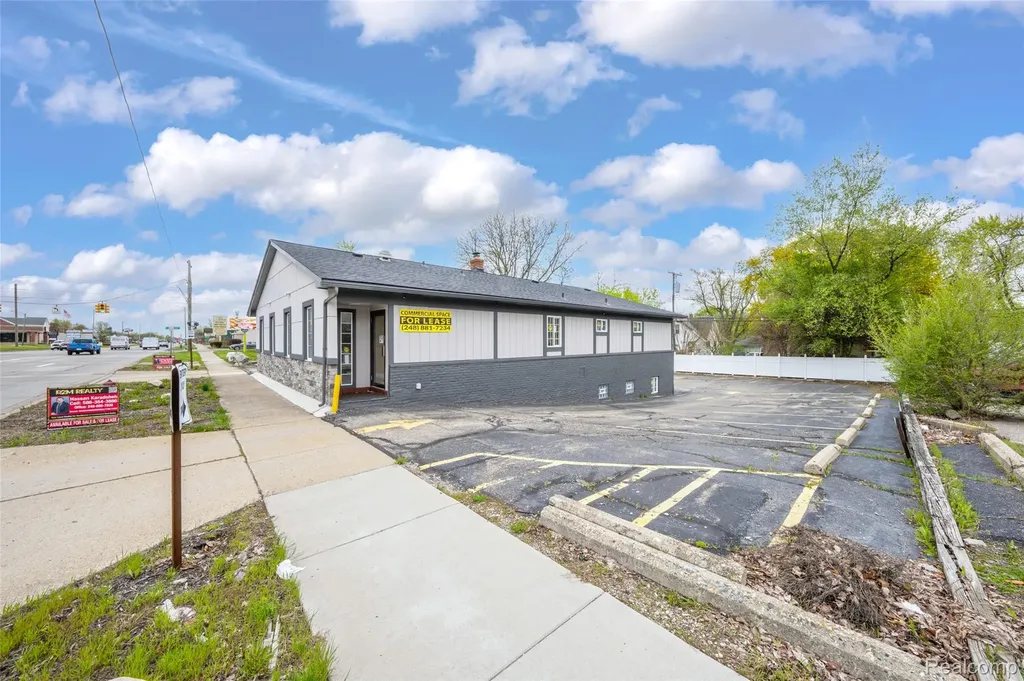 1095 W Huron Street Waterford Charter Township MI 48328
