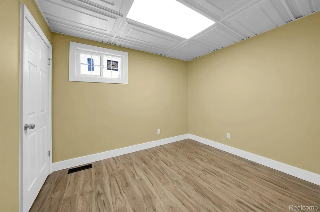 1095 W Huron Street Waterford Charter Township MI 48328