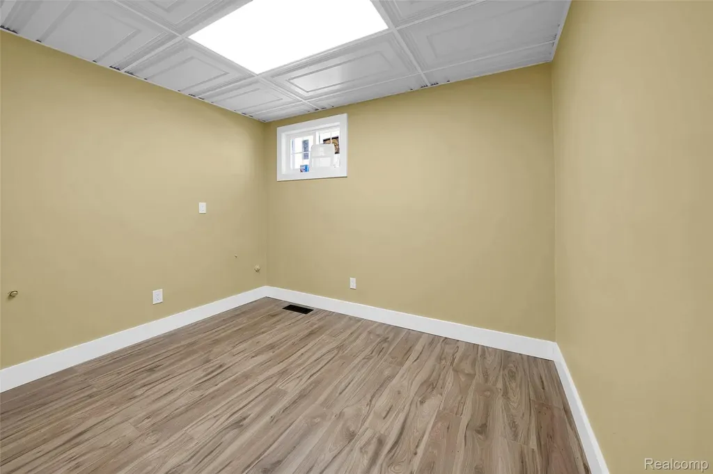 1095 W Huron Street Waterford Charter Township MI 48328