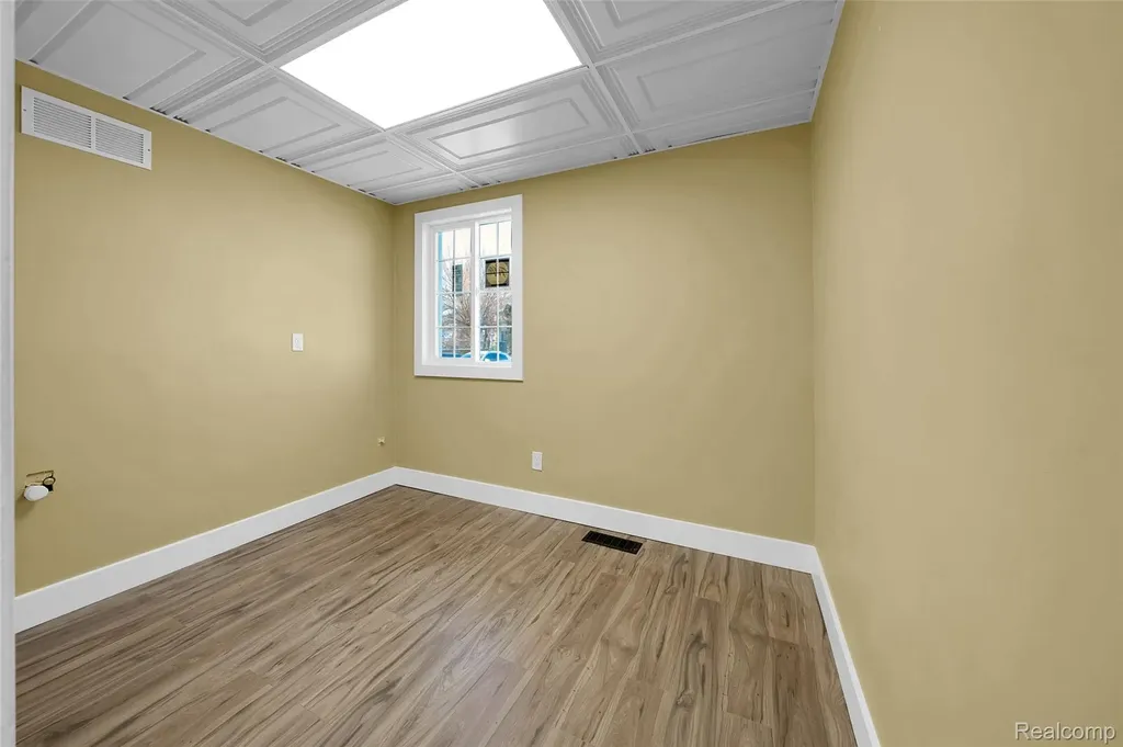 1095 W Huron Street Waterford Charter Township MI 48328