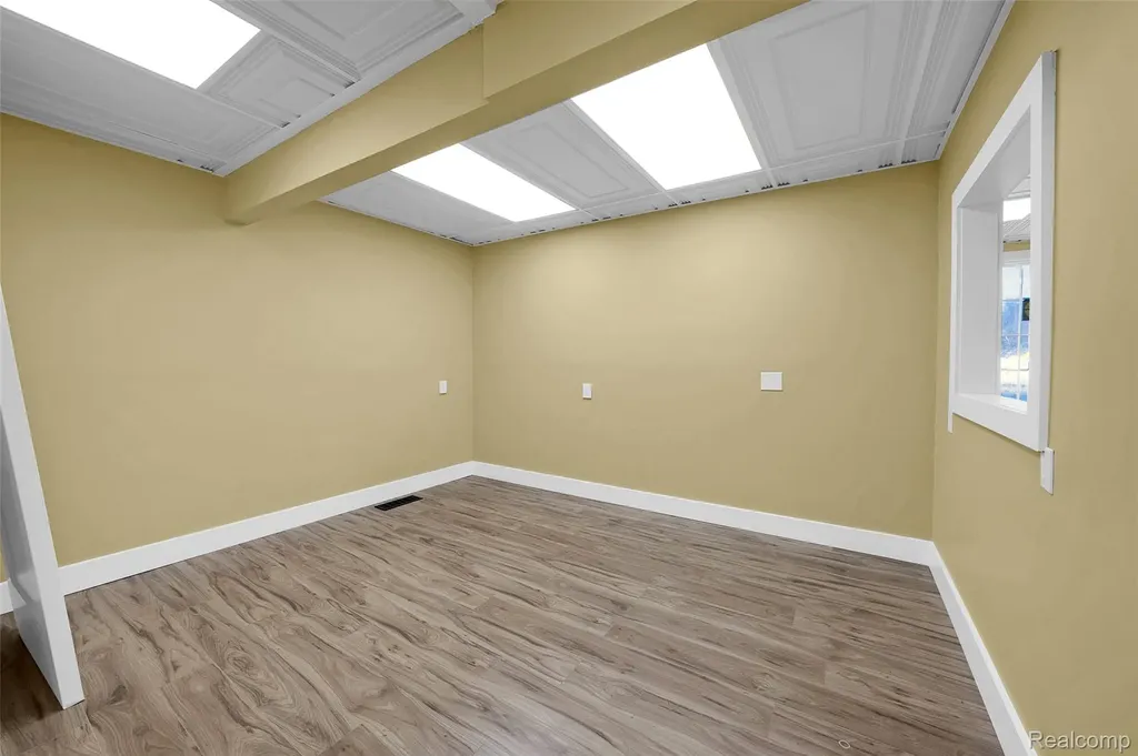 1095 W Huron Street Waterford Charter Township MI 48328