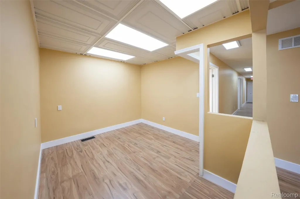 1095 W Huron Street Waterford Charter Township MI 48328