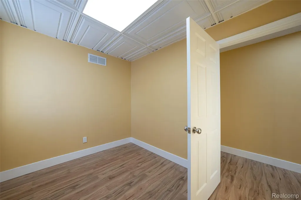 1095 W Huron Street Waterford Charter Township MI 48328