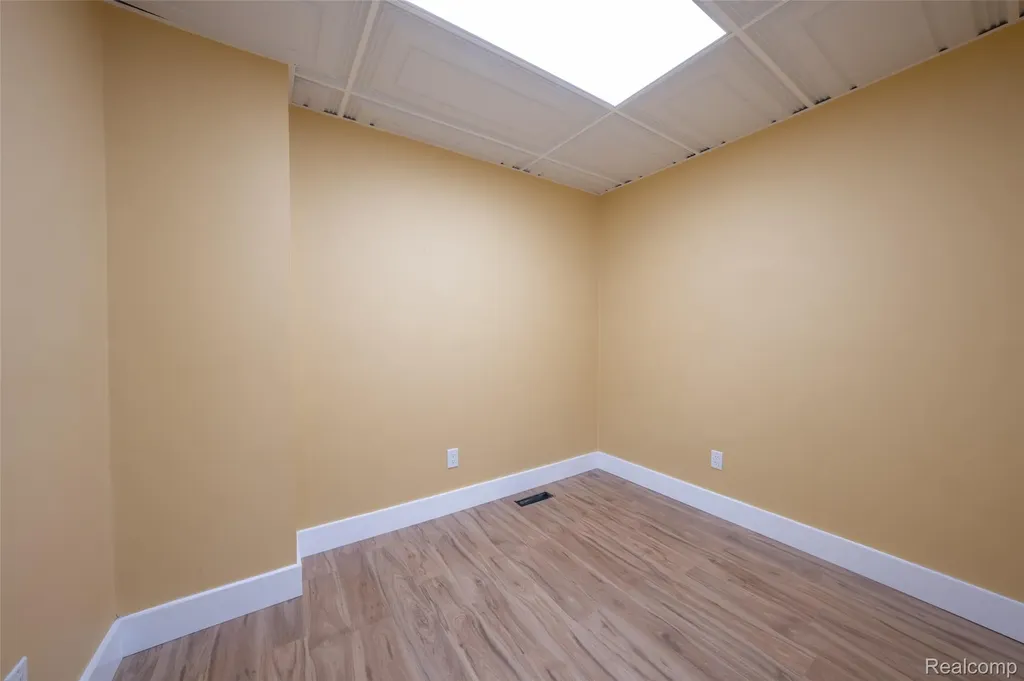 1095 W Huron Street Waterford Charter Township MI 48328