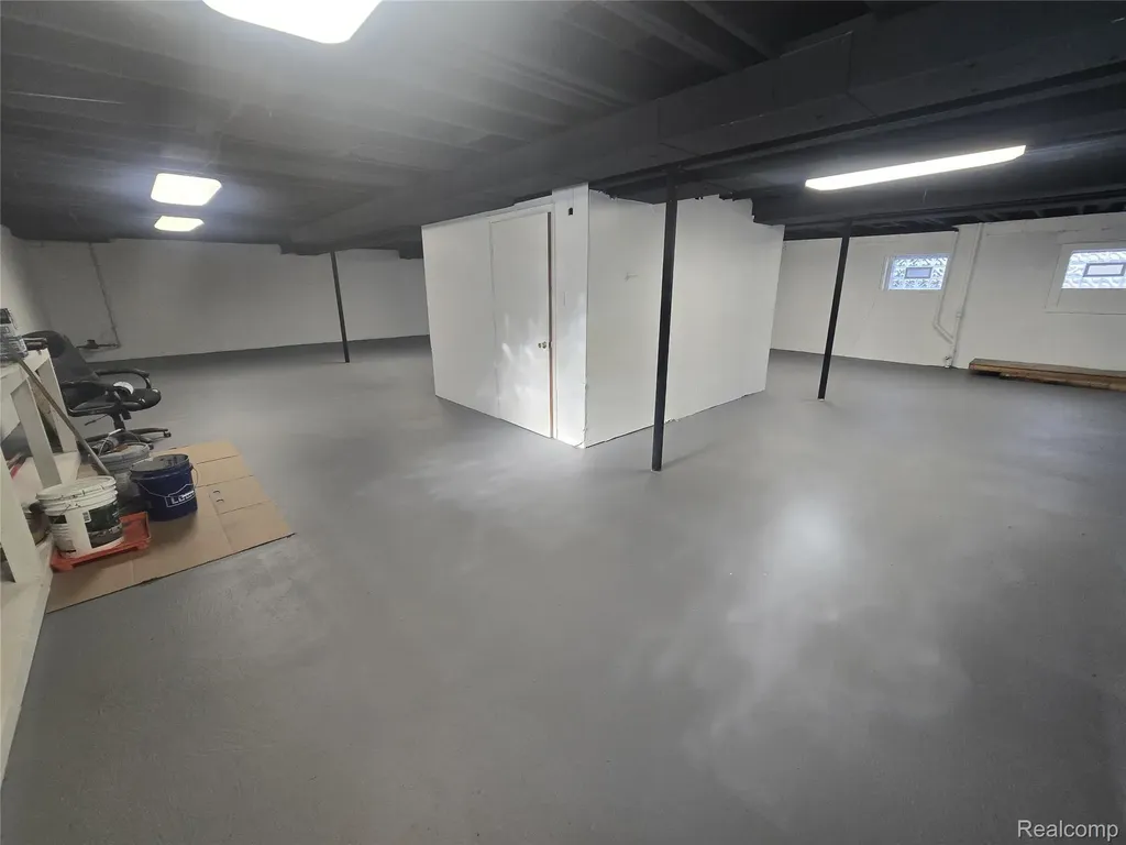 1095 W Huron Street Waterford Charter Township MI 48328