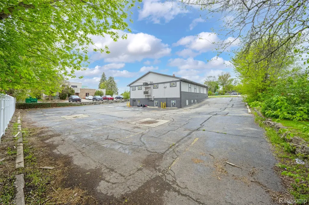1095 W Huron Street Waterford Charter Township MI 48328