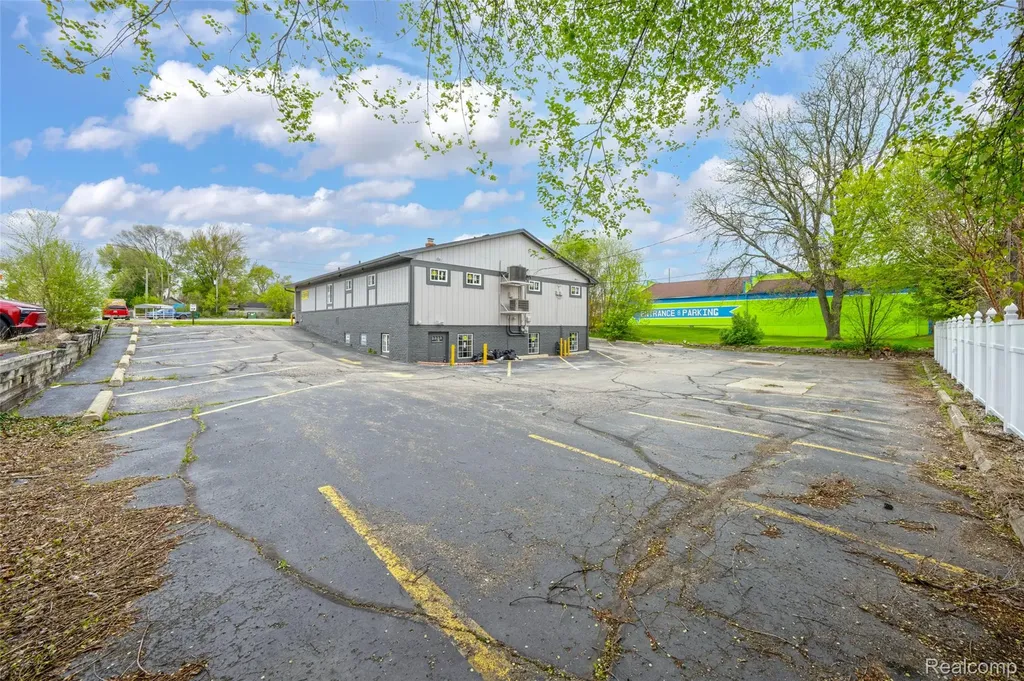 1095 W Huron Street Waterford Charter Township MI 48328