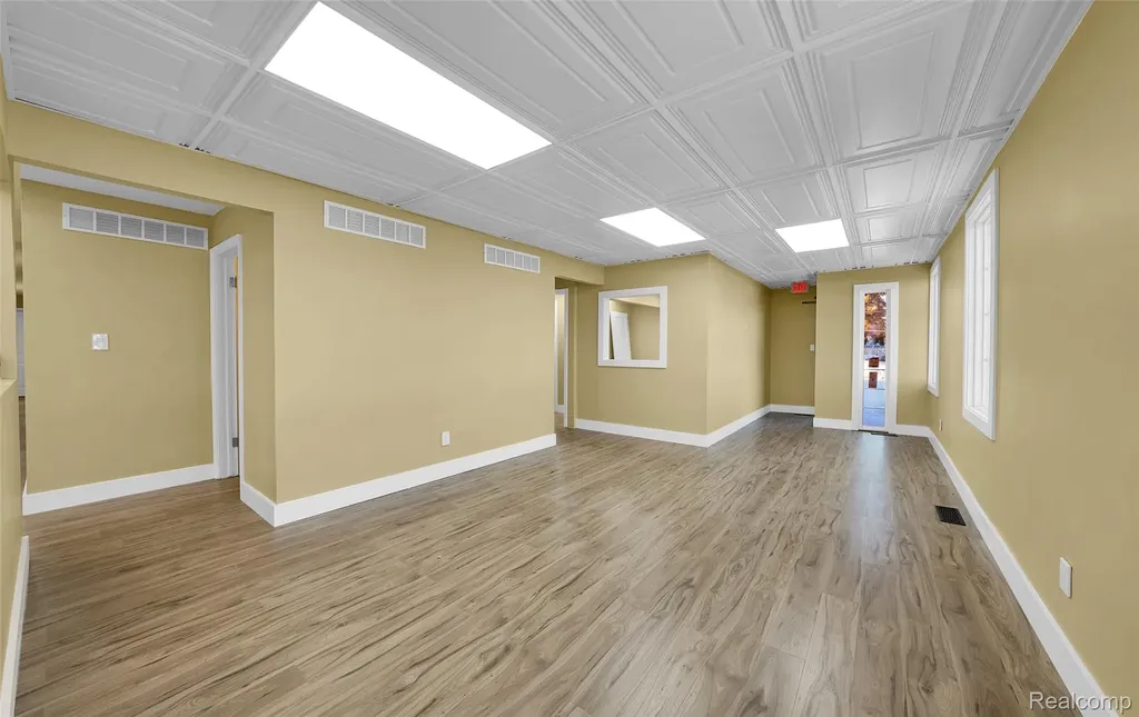 1095 W Huron Street Waterford Charter Township MI 48328