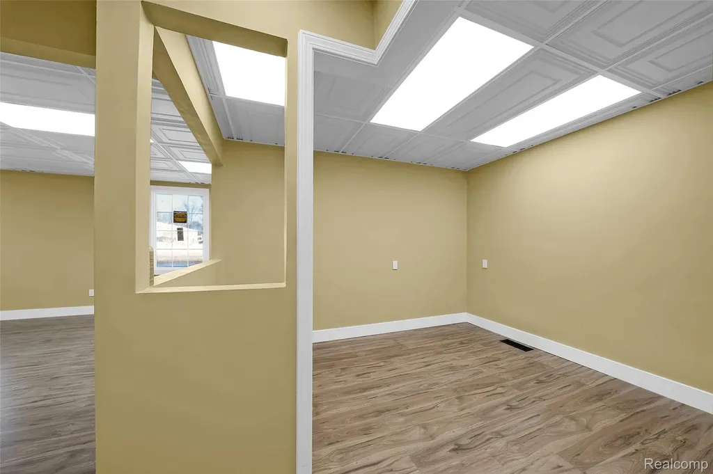 1095 W Huron Street Waterford Charter Township MI 48328
