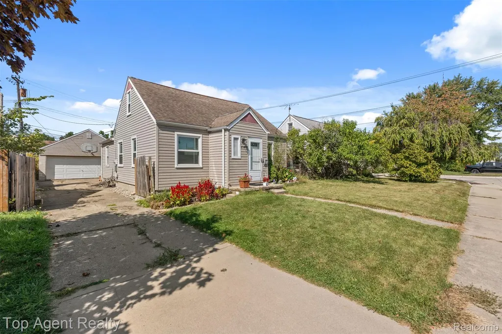 25673 Ford Street Roseville City MI 48066