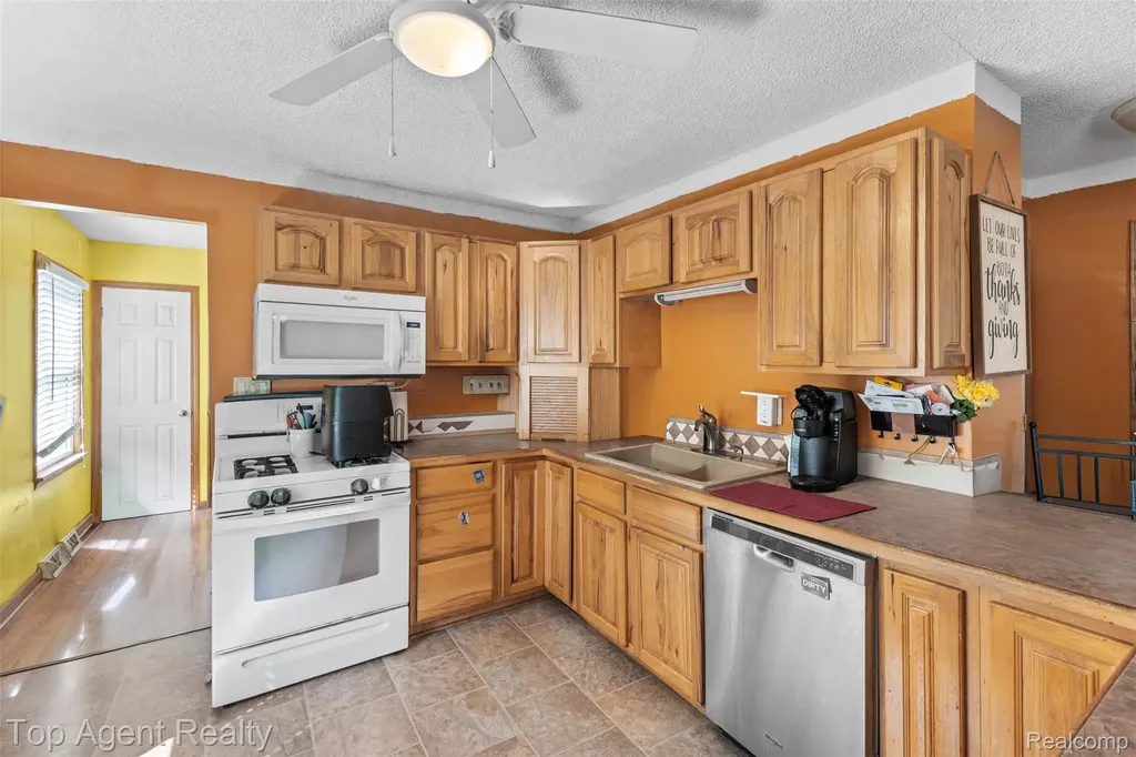 25673 Ford Street Roseville City MI 48066
