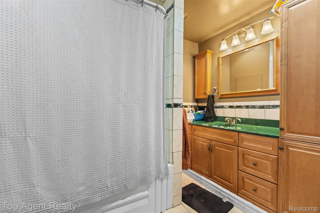 25673 Ford Street Roseville City MI 48066
