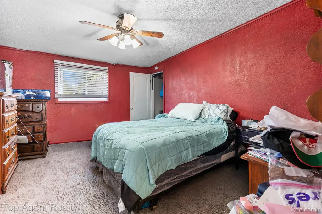 25673 Ford Street Roseville City MI 48066
