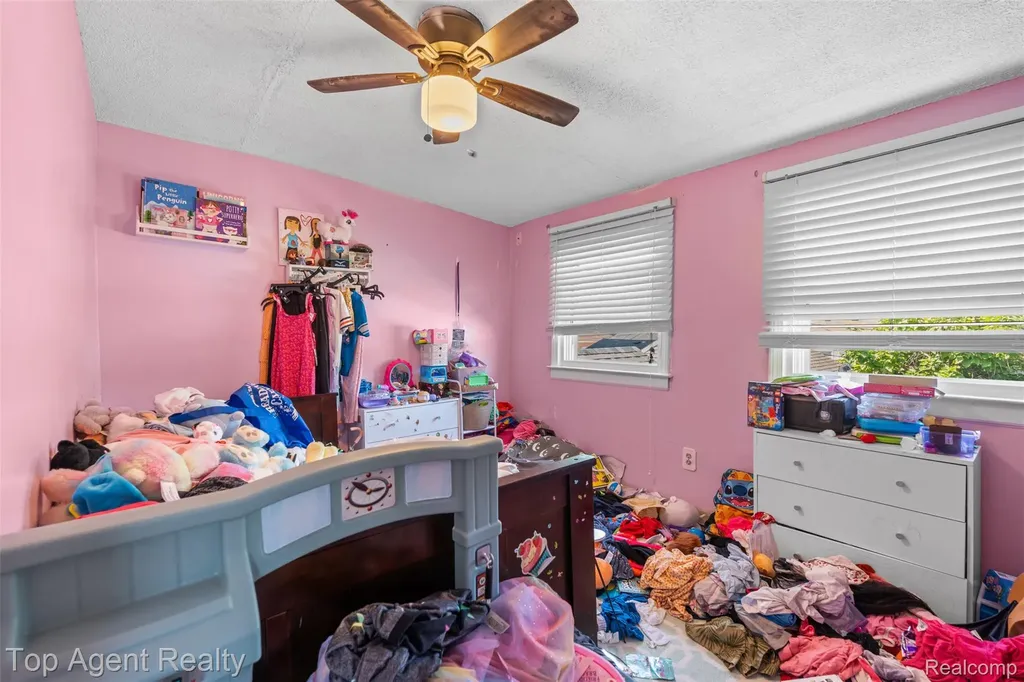 25673 Ford Street Roseville City MI 48066