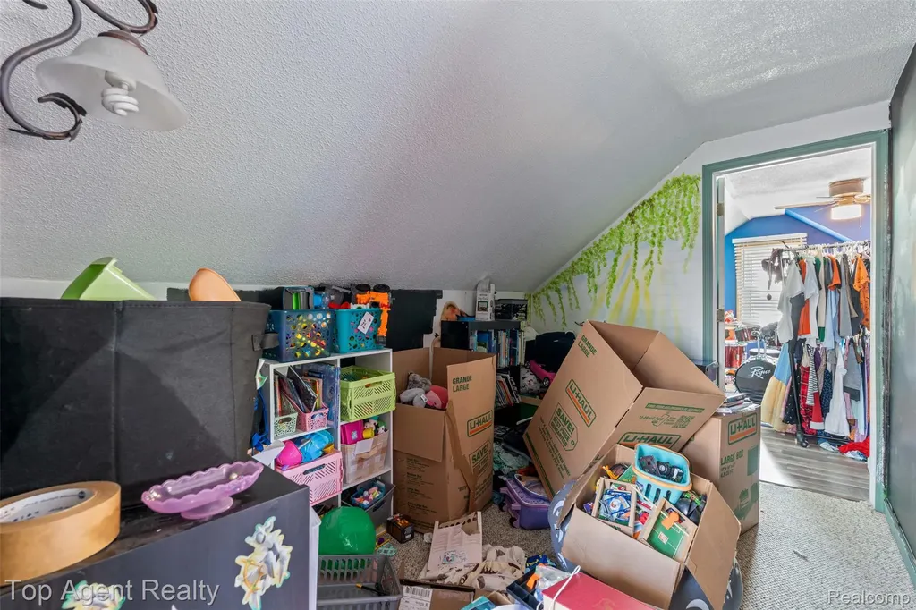 25673 Ford Street Roseville City MI 48066