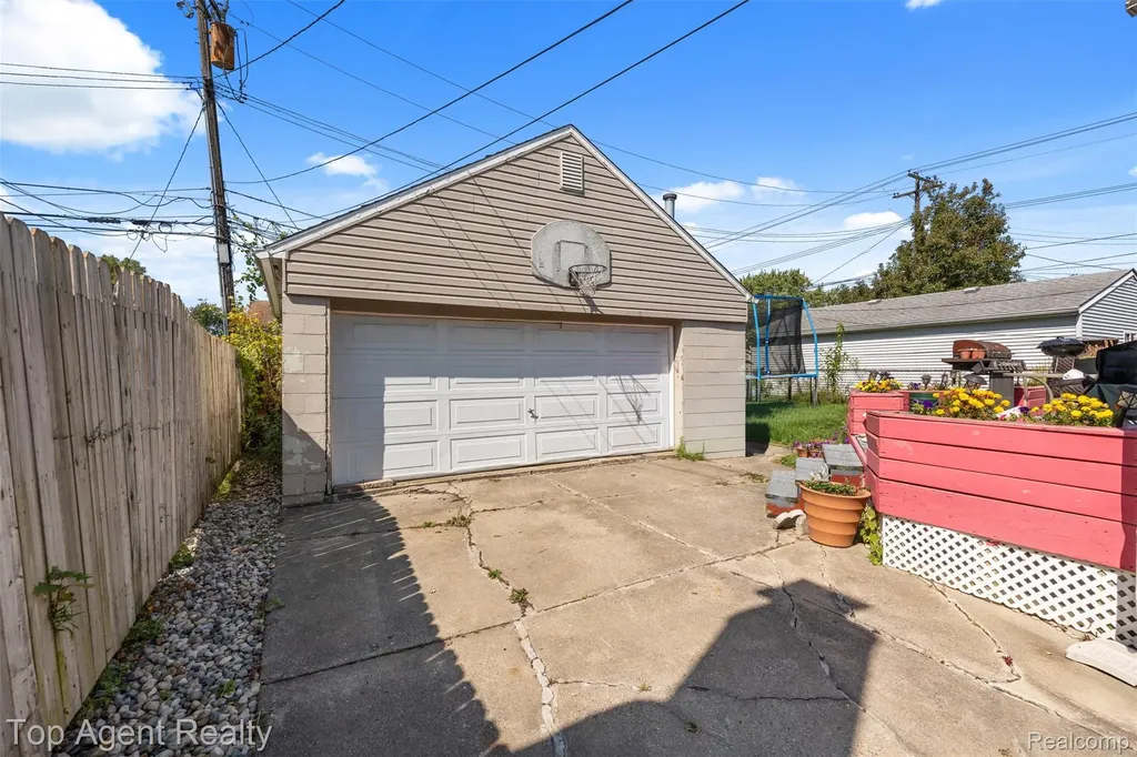 25673 Ford Street Roseville City MI 48066