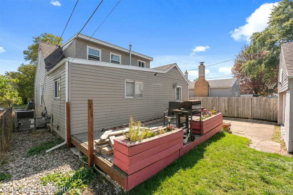 25673 Ford Street Roseville City MI 48066