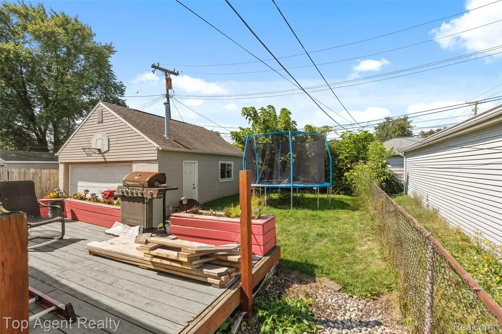 25673 Ford Street Roseville City MI 48066
