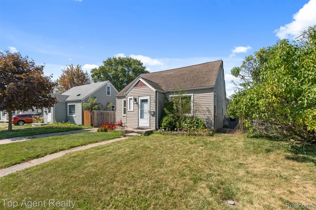 25673 Ford Street Roseville City MI 48066