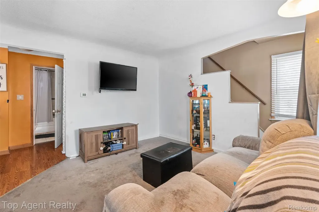 25673 Ford Street Roseville City MI 48066
