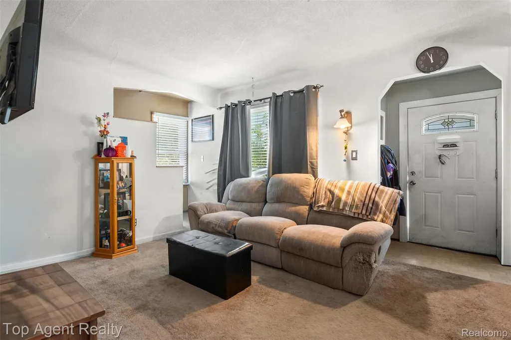 25673 Ford Street Roseville City MI 48066