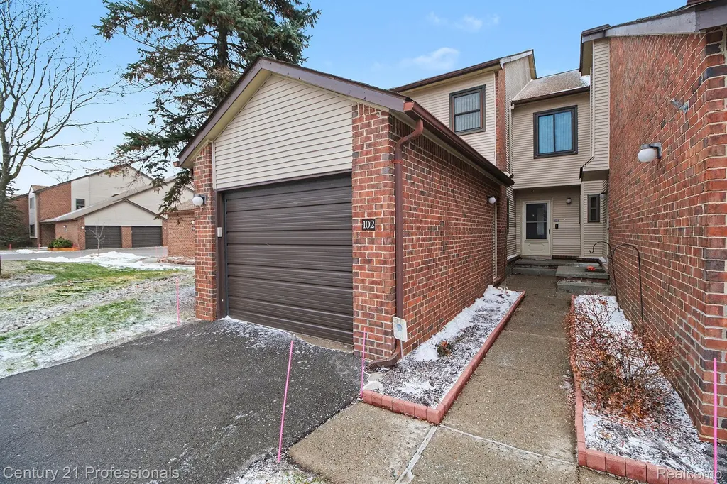 6680 Ridgefield Circle West Bloomfield Charter Township MI 48322