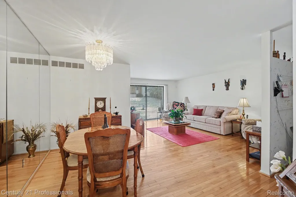 6680 Ridgefield Circle West Bloomfield Charter Township MI 48322