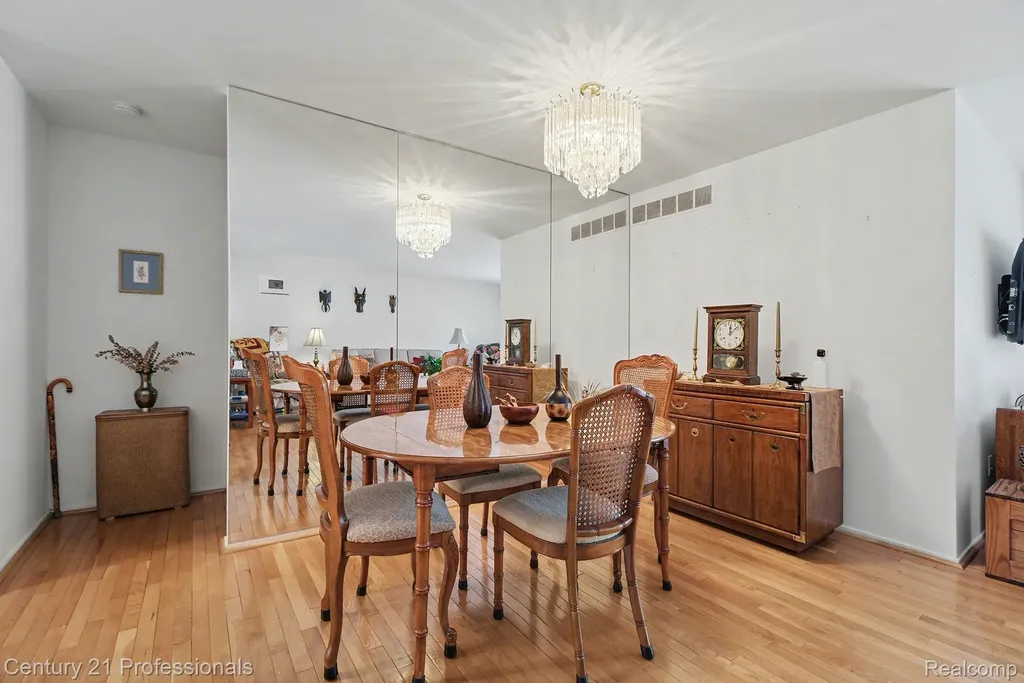 6680 Ridgefield Circle West Bloomfield Charter Township MI 48322