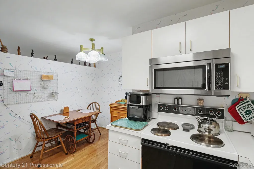 6680 Ridgefield Circle West Bloomfield Charter Township MI 48322