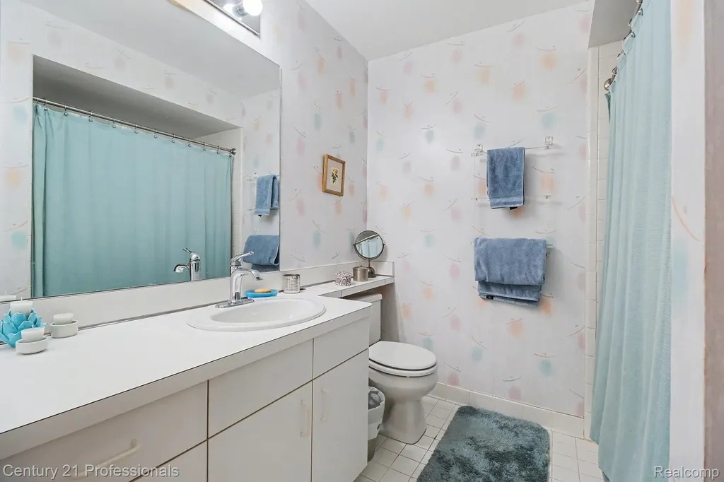 6680 Ridgefield Circle West Bloomfield Charter Township MI 48322