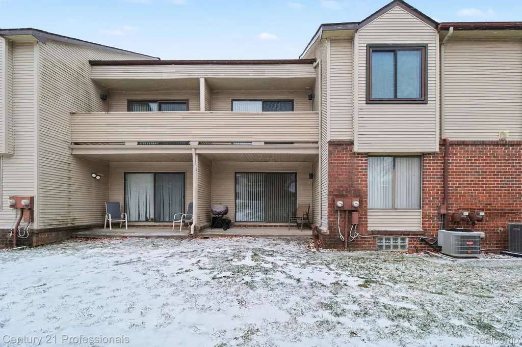 6680 Ridgefield Circle West Bloomfield Charter Township MI 48322