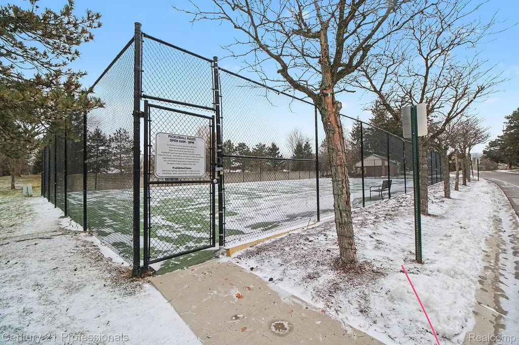 6680 Ridgefield Circle West Bloomfield Charter Township MI 48322