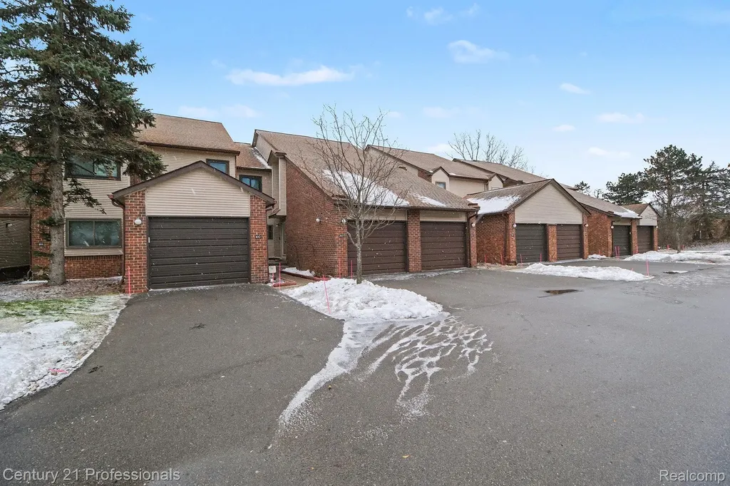 6680 Ridgefield Circle West Bloomfield Charter Township MI 48322