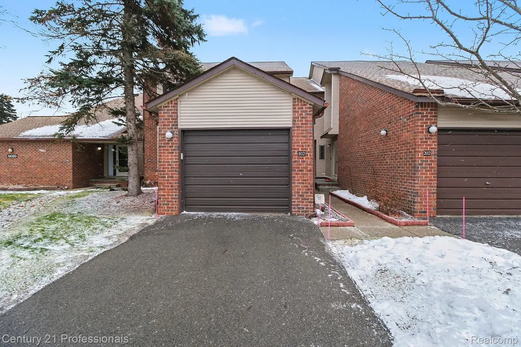 6680 Ridgefield Circle West Bloomfield Charter Township MI 48322