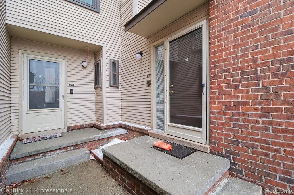 6680 Ridgefield Circle West Bloomfield Charter Township MI 48322